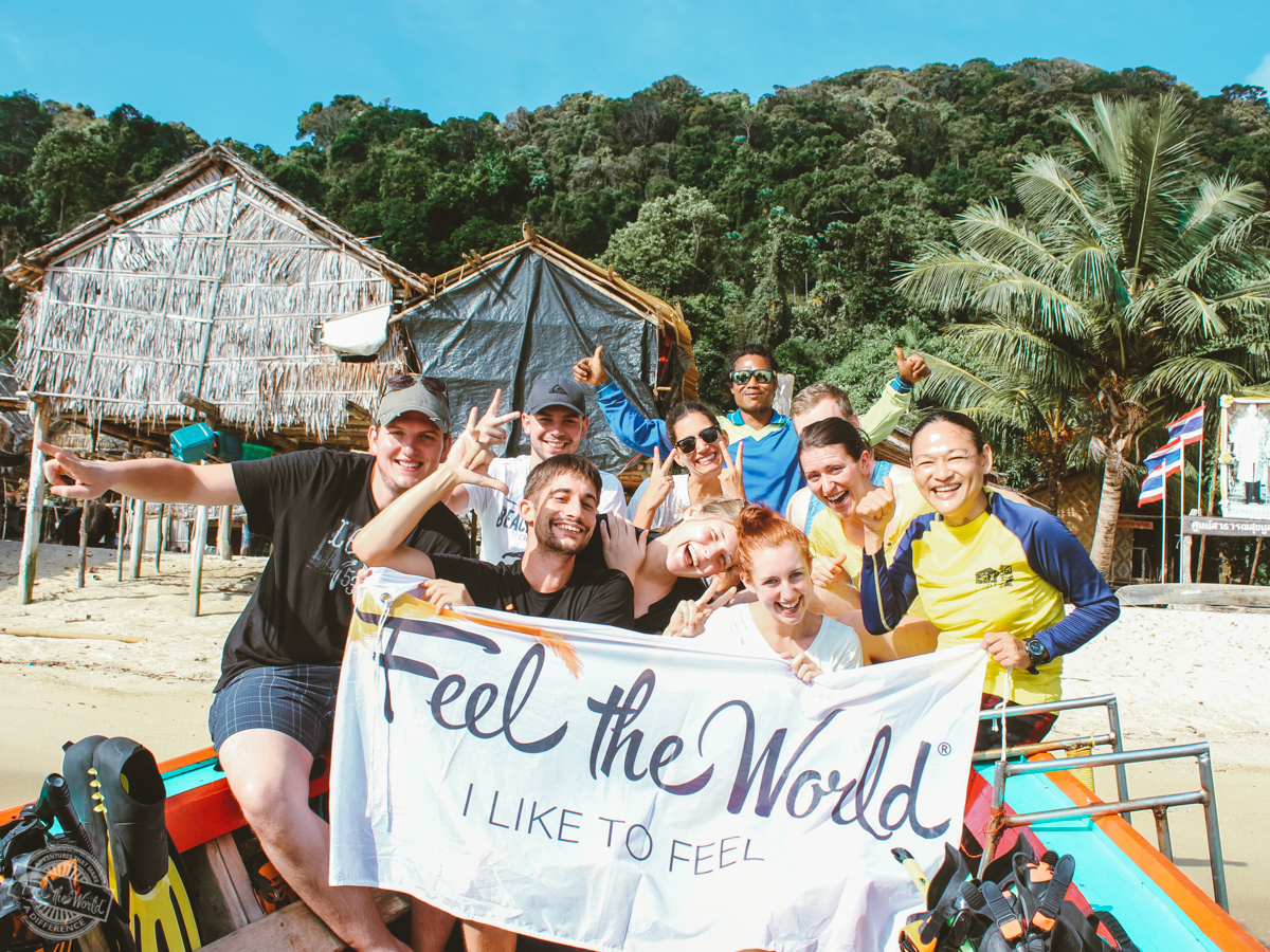 Eine Feel the World Reisegruppe beim HomeStay bei den Minderheiten der Moken in Thailand
